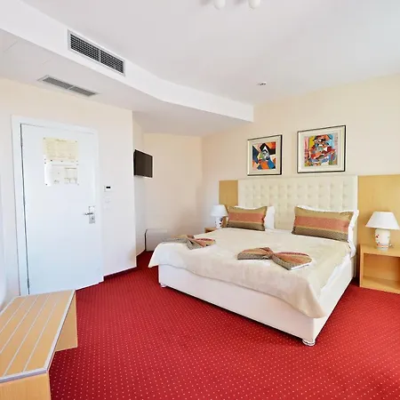Jolly Hotel 4*